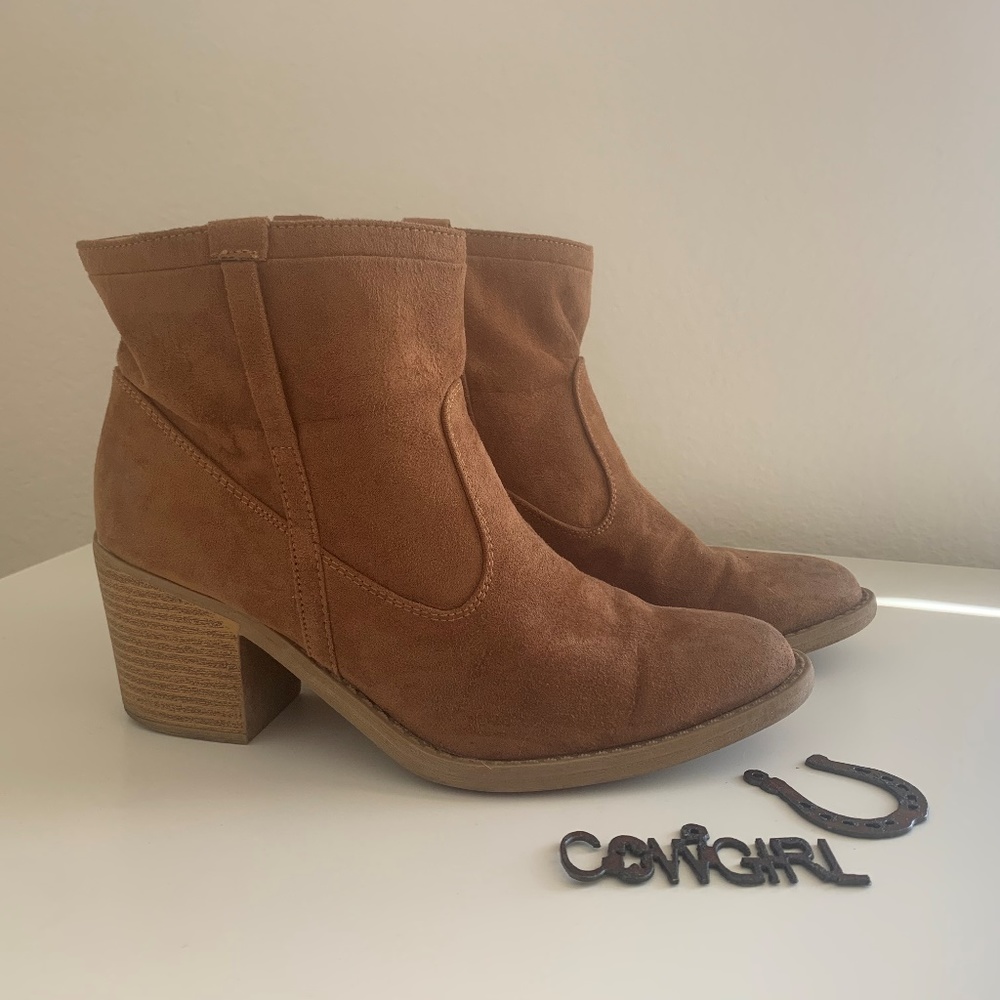 Cute Charlotte Russe western ankle boots 7 brown